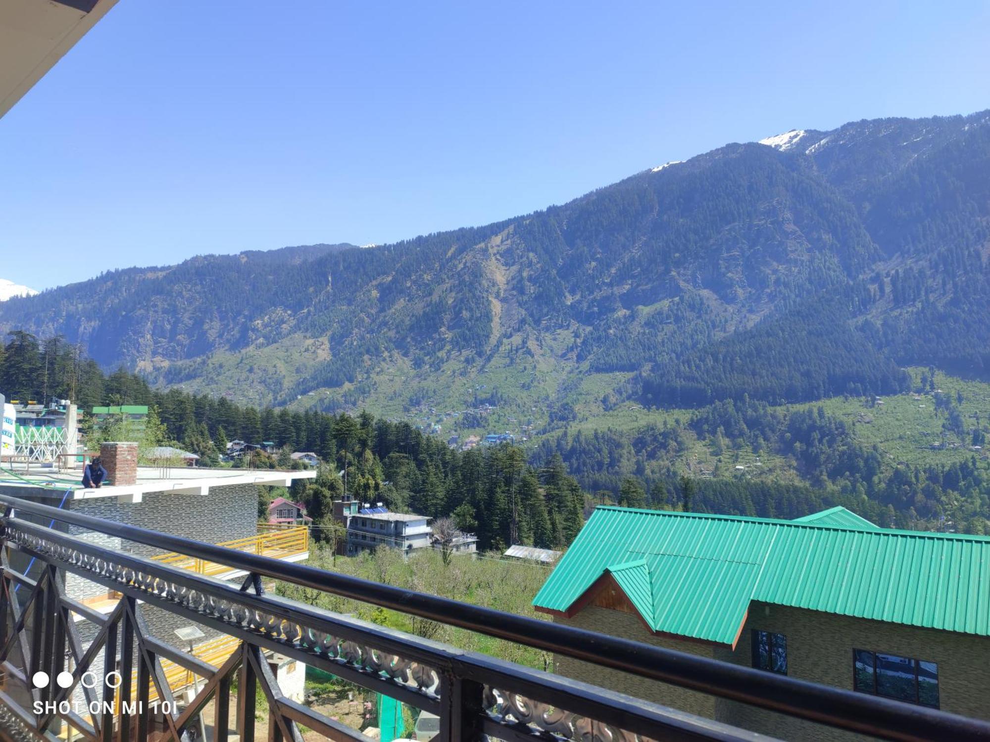 Krishana Cottage A Pure Veg !!!300 M From Hadimba Temple!!!Balcony Rooms!!!Veg Restaurant!!!Couple Friendly!!!Family Cottage!!! Manāli Extérieur photo